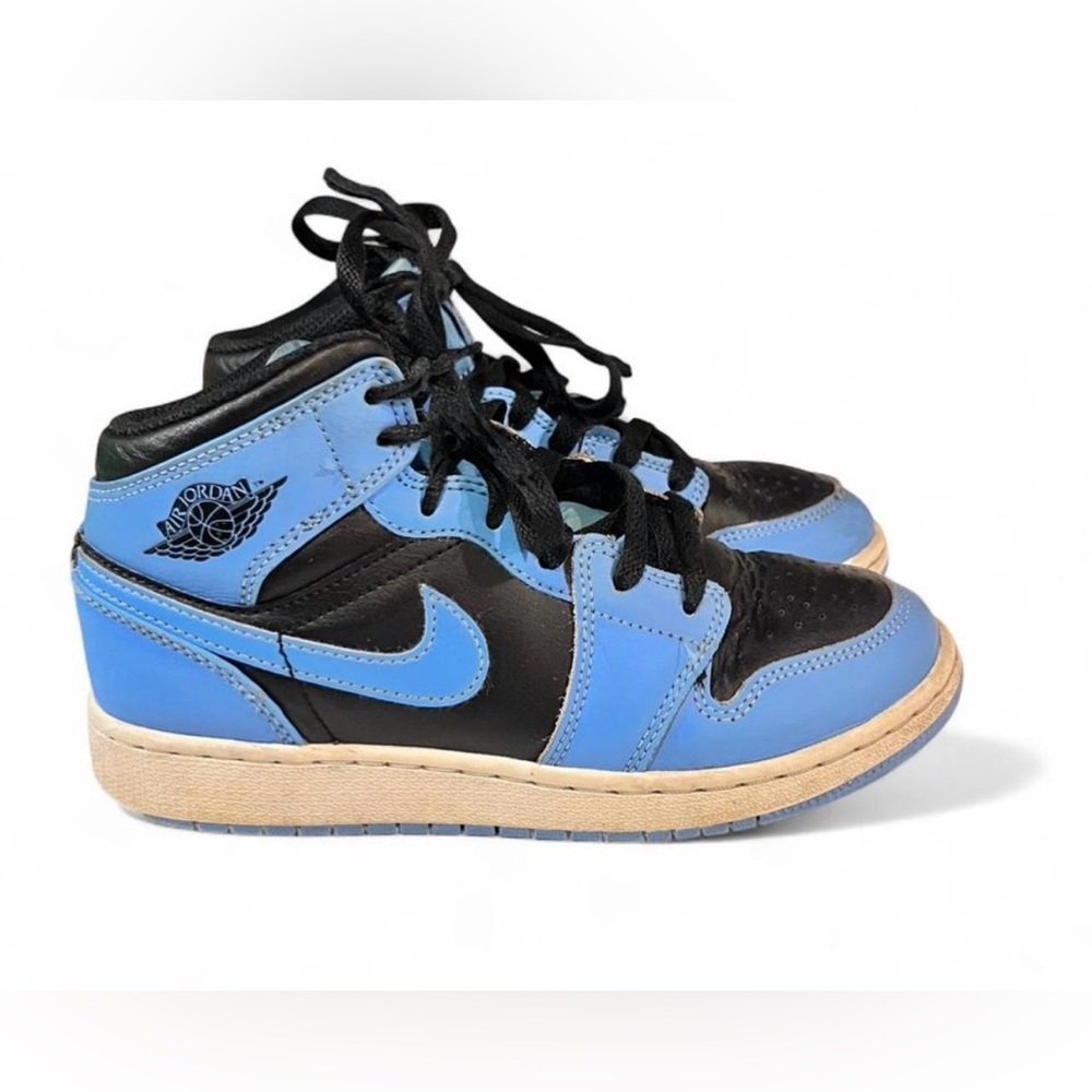 Kids Nike Air Jordan 1 Mid Trainers Sneakers in Black & Light Blue